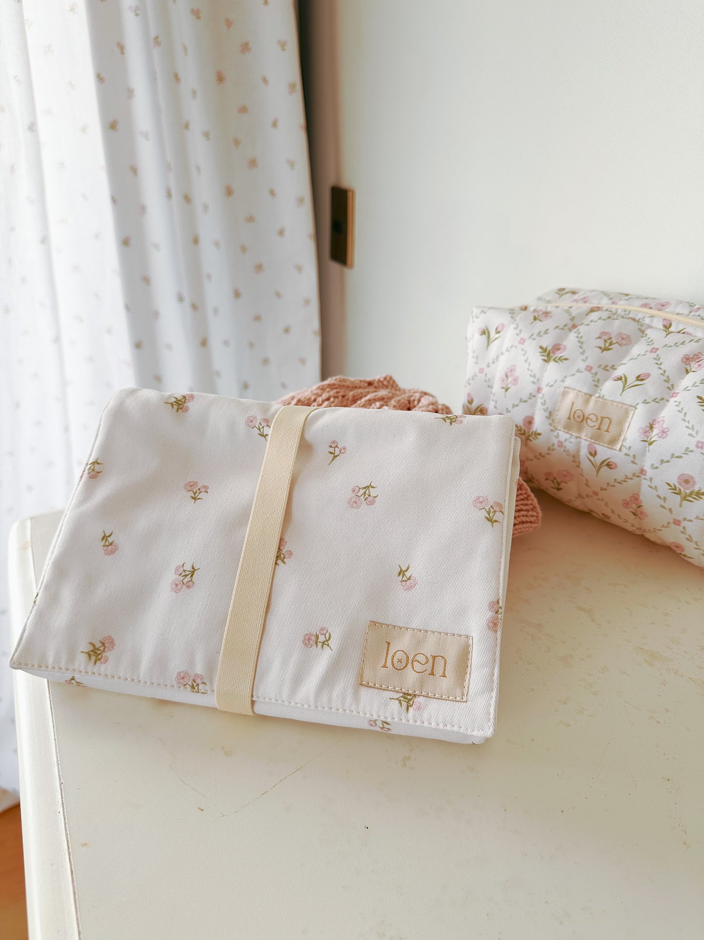 Mudador Portátil – Peonias Beige